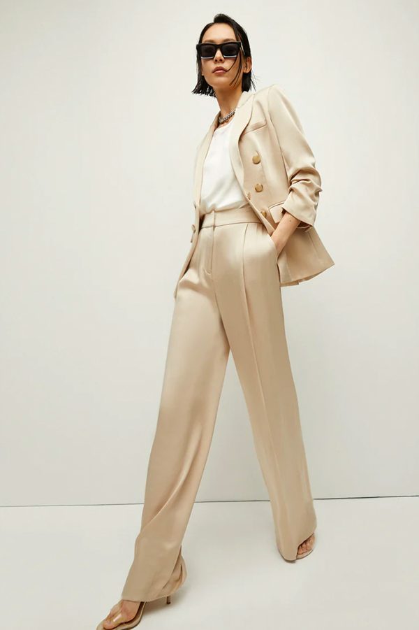 Robinne Pant in Sand Online