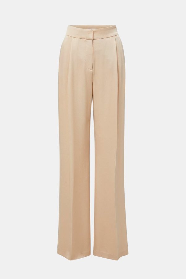 Robinne Pant in Sand Online