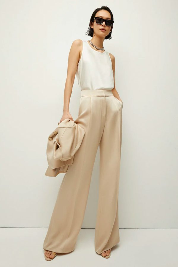 Robinne Pant in Sand Online